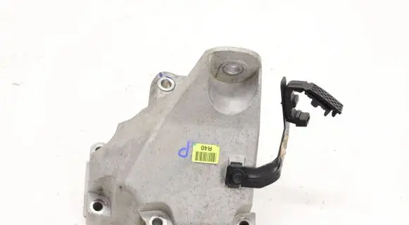 KIA Stinger Engine mount bracket 21825-J5400