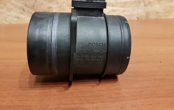 Volkswagen Touran III Mass air flow meter 0281002956 03L906461A