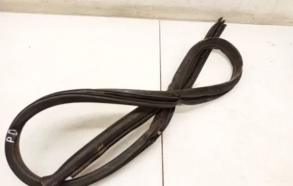 Toyota Yaris Rubber seal front coupe door 