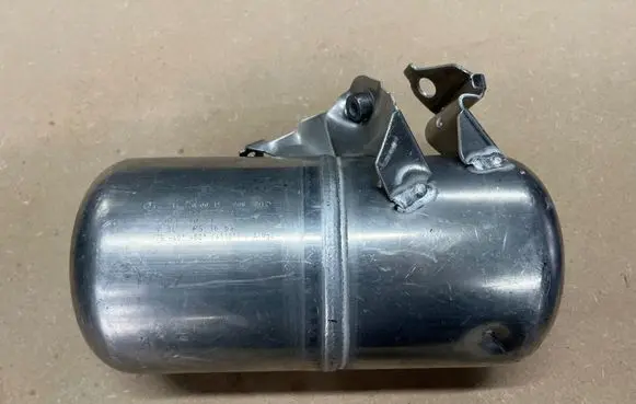 Mercedes-Benz E W213 Air suspension tank/reservoir A2133200015 C00321021