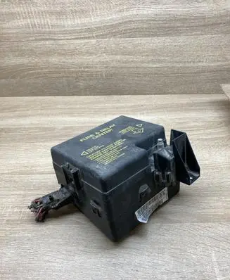 Chrysler Sebring (ST-22 - JR) Fuse module P04608767AC 04759397AB