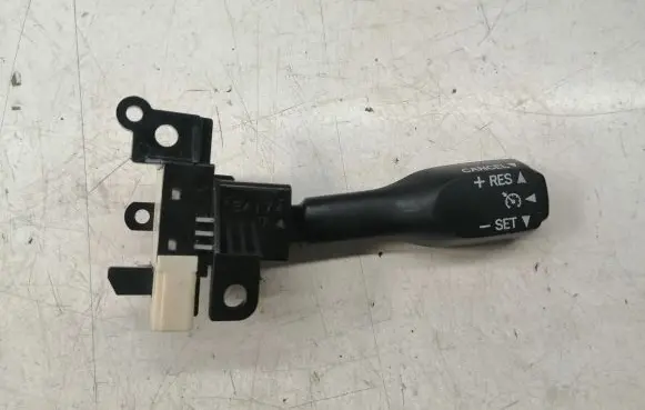 Toyota Auris 150 Cruise control switch 8463234011