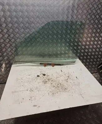 Nissan Terrano Front door window/glass (coupe) 