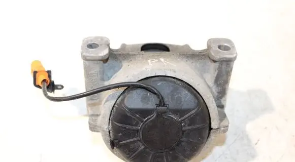 Engine mount bracket