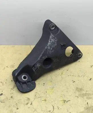 BMW 5 E60 E61 Engine mounting bracket 6777053