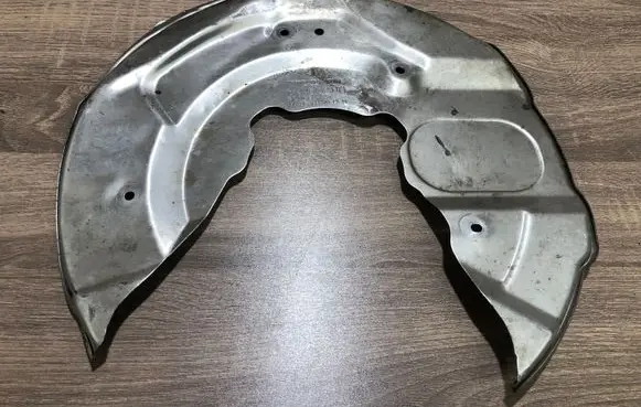 Volvo XC90 Front brake disc dust cover plate 31445102