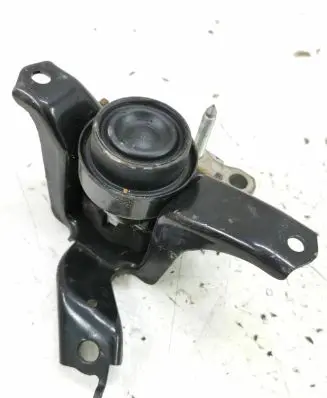 Toyota Yaris Engine mount bracket