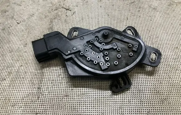 Nissan Note (E11) Gear selector