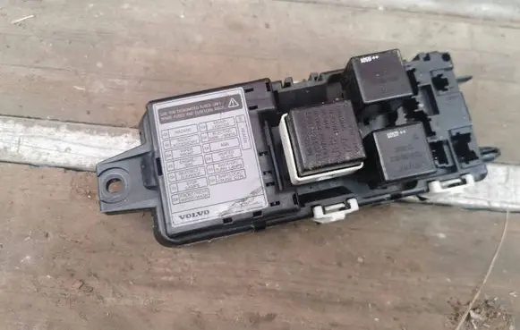 Volvo S40, V40 Fuse box set 34140456