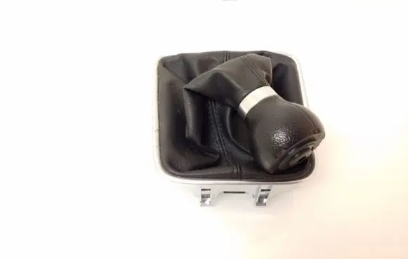 Volkswagen Golf Plus Gear lever shifter trim leather/knob 5M0711113