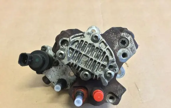 Renault Megane II Fuel injection high pressure pump 8200108225 0445010075