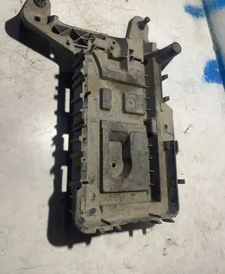 Volkswagen Touran I Battery box tray 1K0915333
