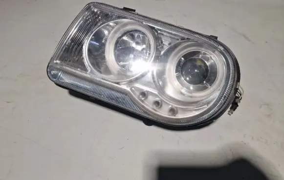 Chrysler 300 - 300C Headlight/headlamp