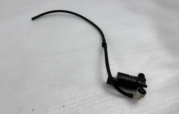 Volvo XC90 Windscreen/windshield washer pump 31662337