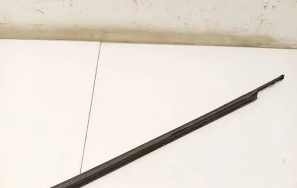 Opel Agila B Front door glass trim molding 