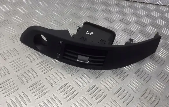 Toyota Corolla Verso E121 Dashboard air vent grill cover trim 55680-64020