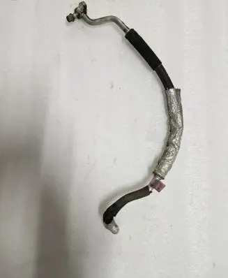 Dodge Durango Air conditioning (A/C) pipe/hose 68217218AD