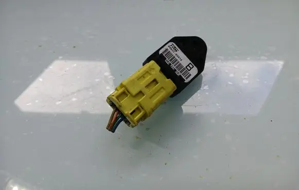 Toyota Avensis T250 Airbag deployment crash/impact sensor 8983105010 8983105010B 062531681D