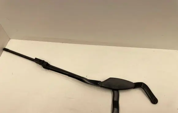 Mercedes-Benz CLS AMG C219 Front wiper blade arm A2118200444