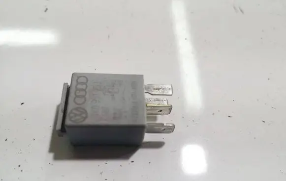 Volkswagen PASSAT CC Other relay 1K0951253