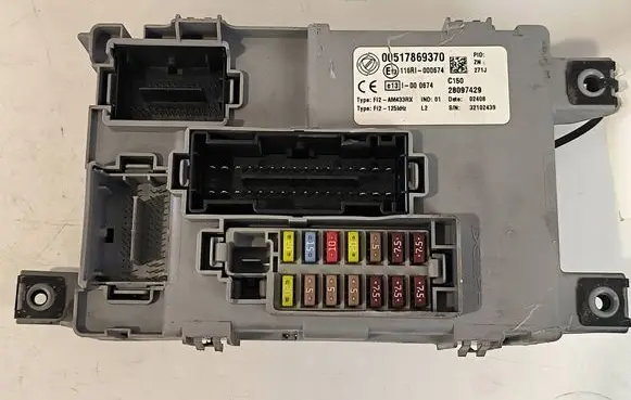 Fiat 500 Fuse module 00517869370BSI