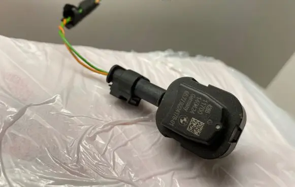 BMW 5 F10 F11 Airbag deployment crash/impact sensor 9224178