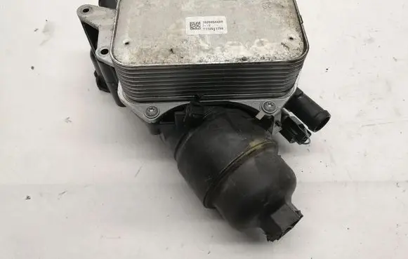 Nissan Qashqai Engine oil radiator 152085948R