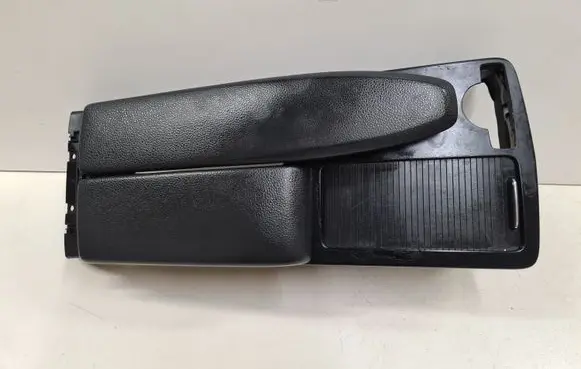 Mercedes-Benz C W204 Armrest A2046800639 0005032590