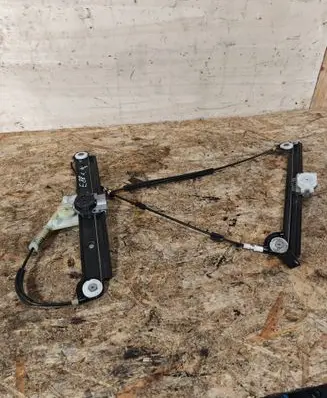 BMW 1 E82 E88 Front door electric window regulator 7165595 E007081011 51337165595