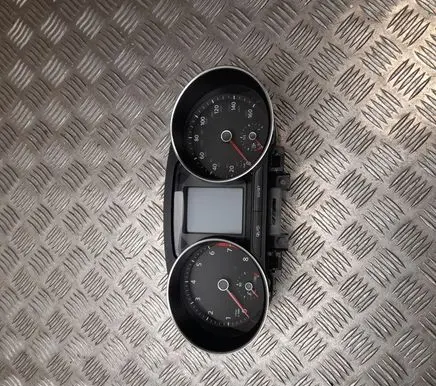 Volkswagen Polo V 6R Speedometer (instrument cluster) 6C0920940C
