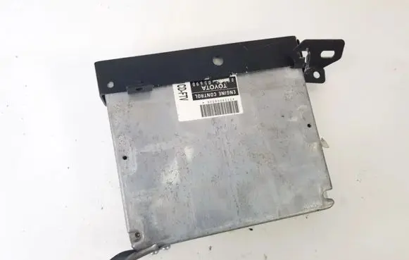 Toyota Avensis T250 Engine control unit/module 8966105690 1758006326