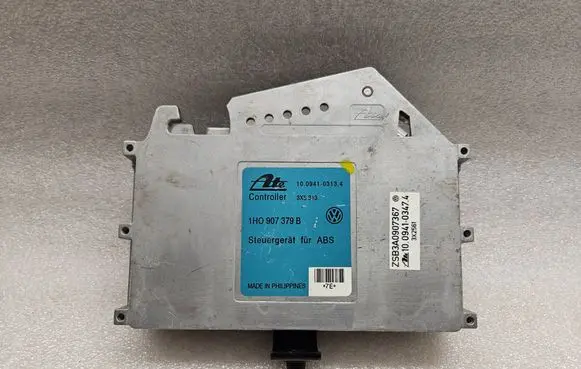 Volkswagen Golf III ABS control unit/module 1H0907379B