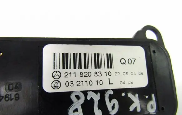 Mercedes-Benz E W211 Wing mirror switch 2118208310