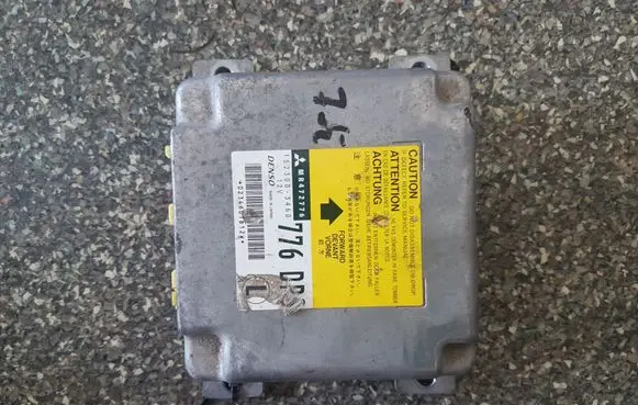 Mitsubishi Pajero Airbag control unit/module MR472776
