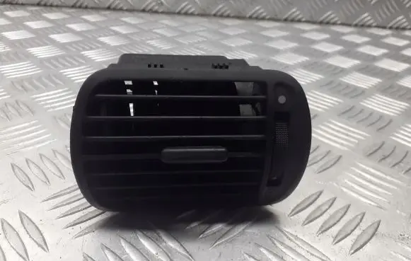 Seat Toledo II (1M) Dashboard air vent grill cover trim 8L0820901