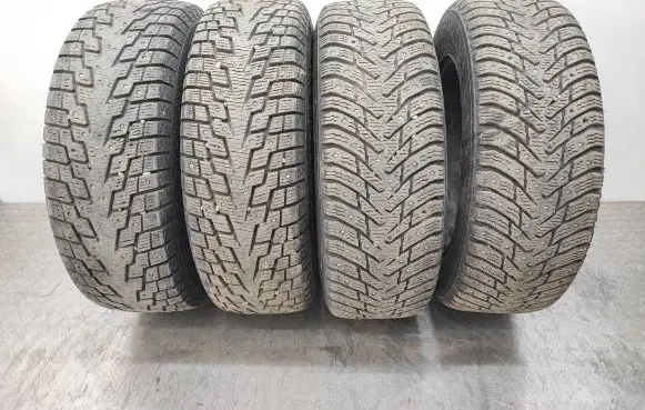 Volkswagen Caddy R15 winter/snow tires with studs 2K0601027