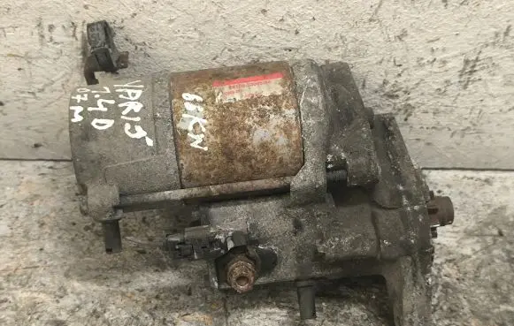 Toyota Yaris Starter motor 281003308084