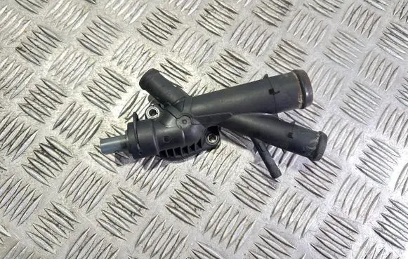 Volkswagen Touran II Engine coolant pipe/hose 03L121131AA