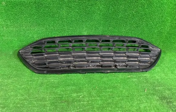 Ford Focus Front bumper upper radiator grill KX7B8200S1