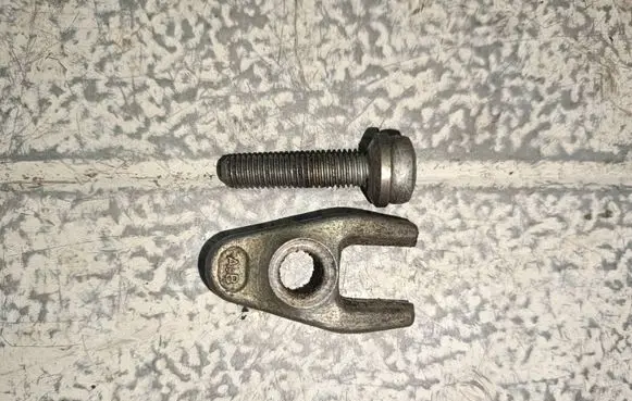 Volvo S40, V40 Fuel Injector clamp holder 