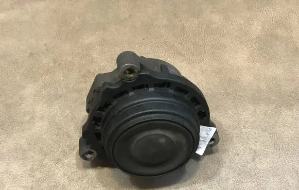 BMW 1 F20 F21 Engine mount bracket 6787657
