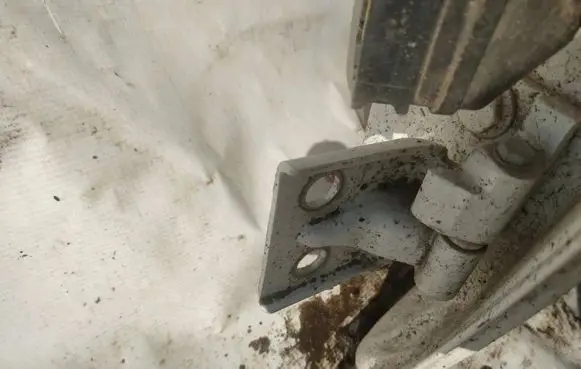 Fiat Idea Rear door lower hinge