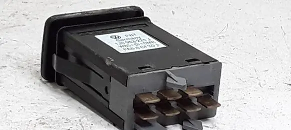 Volkswagen Golf IV Hazard light switch 1J0953235J