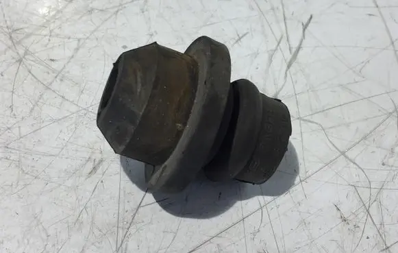 Radiator mount bracket