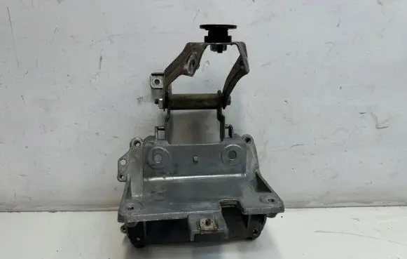 Nissan Juke I F15 Engine mounting bracket 1K0419250M
