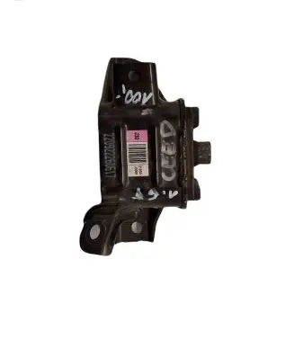 KIA Ceed Engine mount bracket 21830-J3000 220922260617