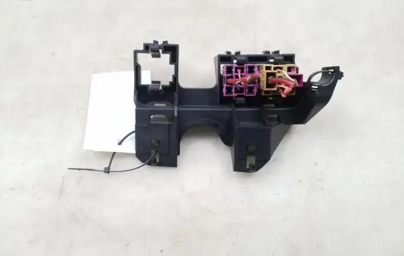 Audi A4 S4 B7 8E 8H Fuse module 8E1937503