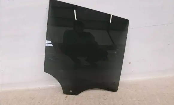 BMW X3 G01 Rear door window glass 