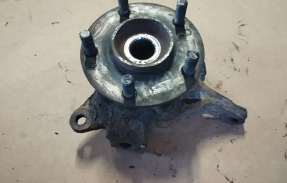 Mitsubishi Grandis Front wheel hub