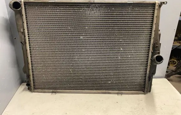 BMW 1 E81 E87 Coolant radiator 752293416 4205987 EAV14U